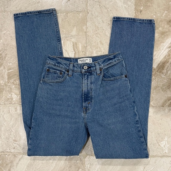 Abercrombie Curve Love Ultra High Rise 90s Straight Jean (Size 25) - Picture 8 of 10